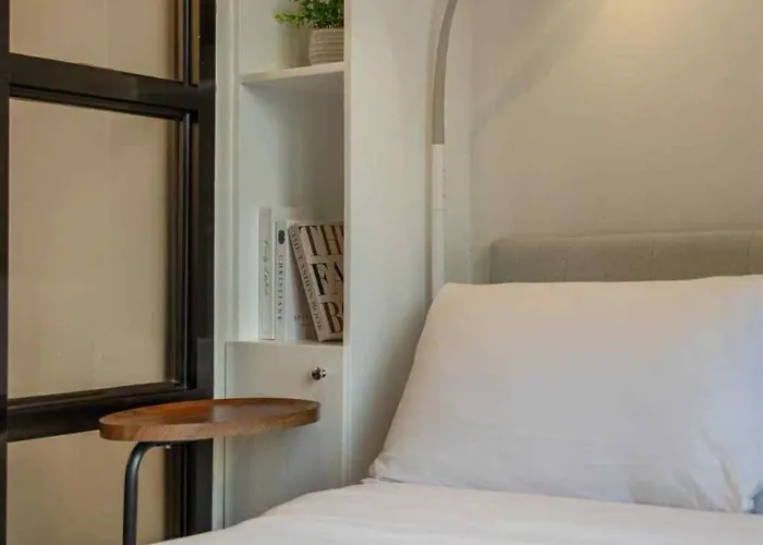 Cozy Modern Fully Furnished Unit Near It Park