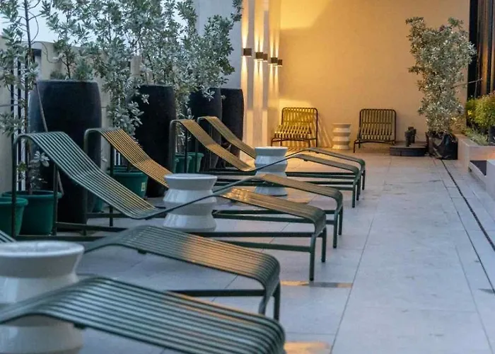 Cozy Modern Fully Furnished Unit Near It Park
