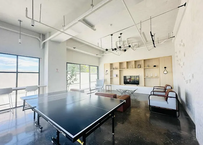 Apartment Cozy Modern Fully Furnished Unit Near It Park *