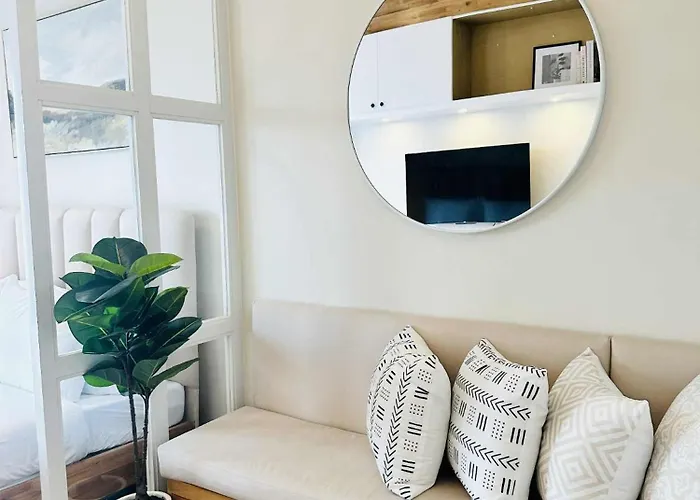 Cozy Modern Fully Furnished Unit Near It Park *